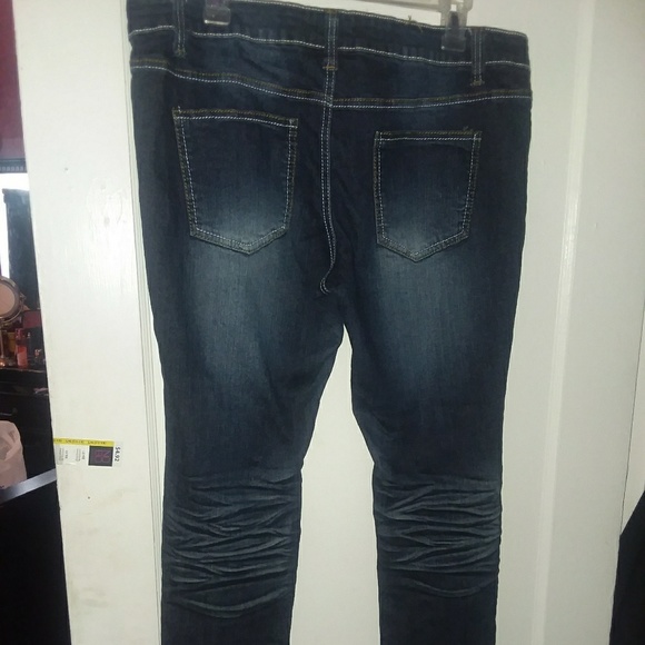 Jeans - Picture 2 of 3